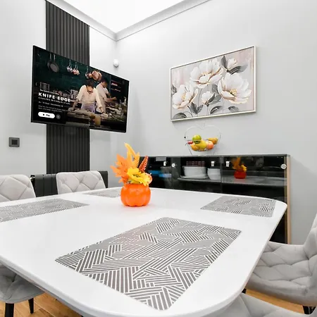 Апартаменты Stylish 2-bedroom